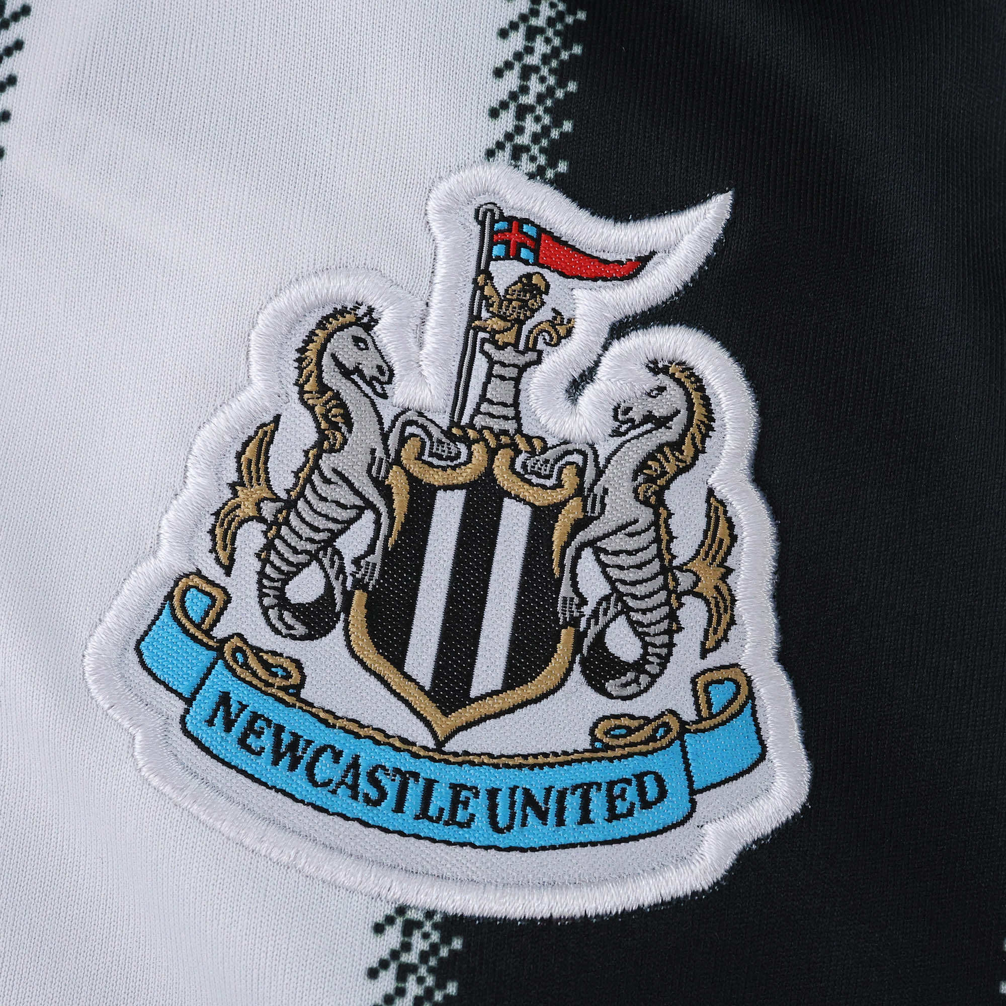 Conjunto Infantil Newcastle I 25/26