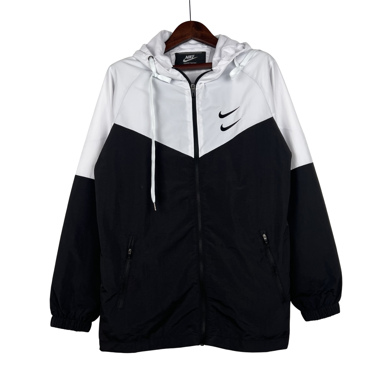 Corta Vento Nike Preto e Branco Double Swoosh