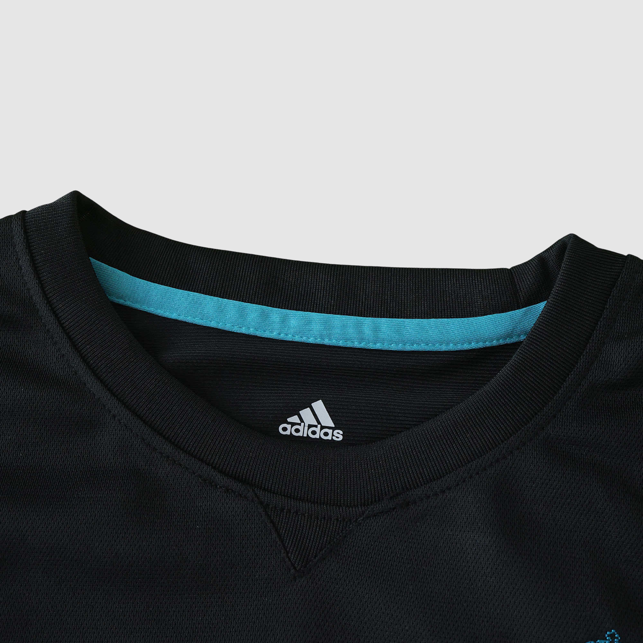 Conjunto Infantil Retrô Real Madrid II 17/18