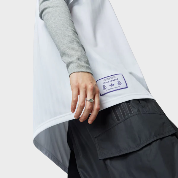 Camisa Real Madrid Terrace Icons 25/26 Adidas Branco e Roxo