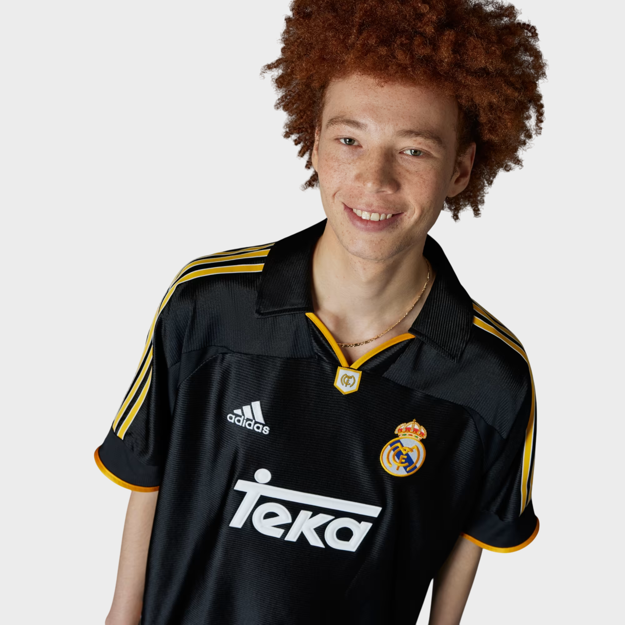 Camisa Retrô Real Madrid II 1999/2000 Adidas