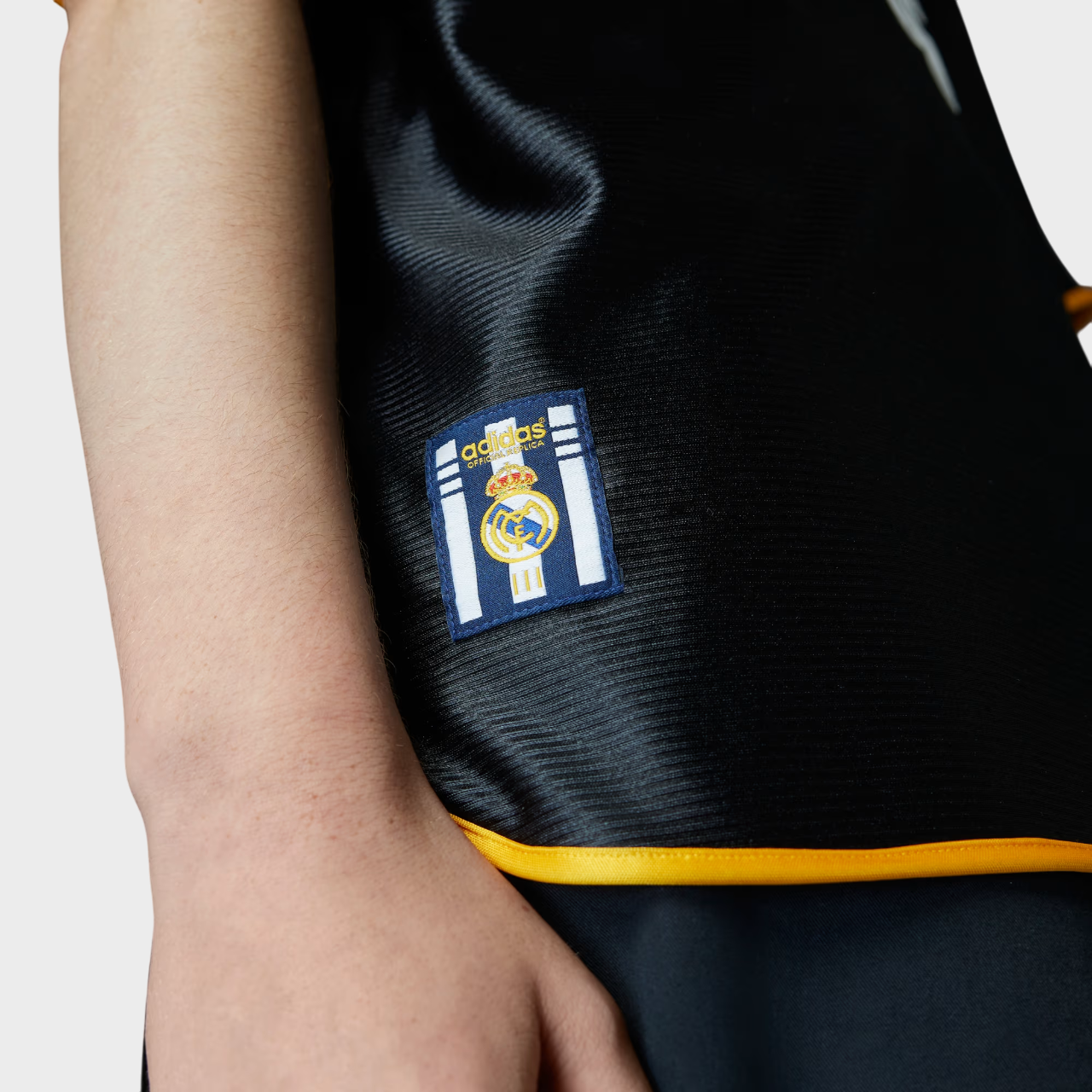 Camisa Retrô Real Madrid II 1999/2000 Adidas